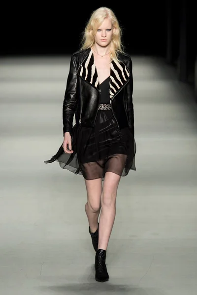 Look 15